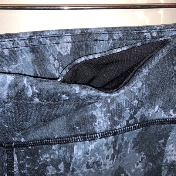 Alo Yoga Airbrush Leggings Python, Small - Picture 5 of 9